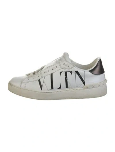 Pre-owned Valentino Garavani Rockstud Accents Leather Sneakers In White