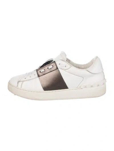 Pre-owned Valentino Garavani Rockstud Accents Leather Sneakers In White