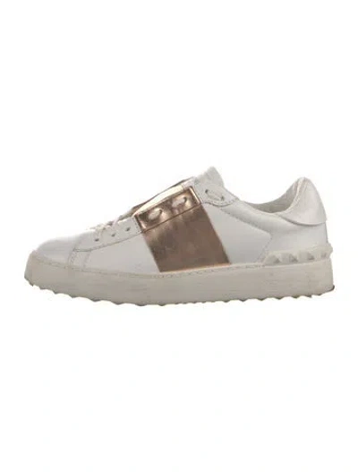 Pre-owned Valentino Garavani Rockstud Accents Leather Sneakers In White