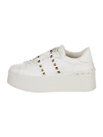 Pre-owned Valentino Garavani Rockstud Accents Leather Sneakers In White