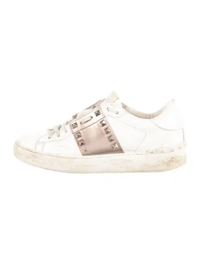Pre-owned Valentino Garavani Rockstud Accents Leather Sneakers In White