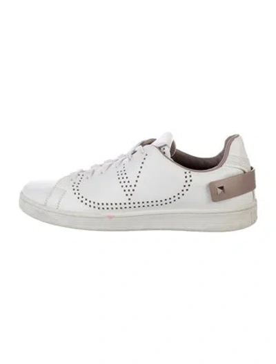 Pre-owned Valentino Garavani Rockstud Accents Leather Sneakers In White