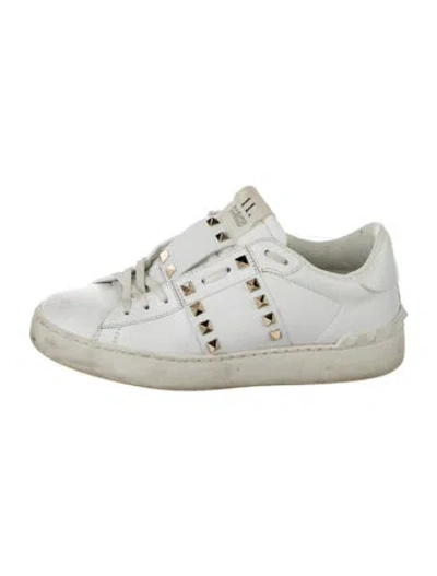 Pre-owned Valentino Garavani Rockstud Accents Leather Sneakers In White