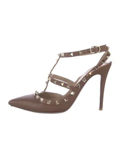 Pre-owned Valentino Garavani Rockstud Accents Leather T-strap Pumps In Neutral