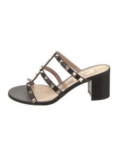 Pre-owned Valentino Garavani Rockstud Accents Leather T-strap Sandals W/ Tags In Black