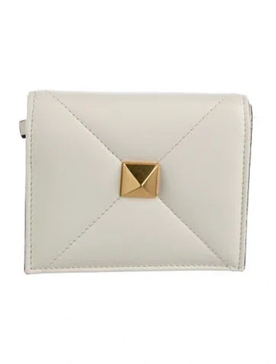 Pre-owned Valentino Garavani Rockstud Accents Leather Wallet In White