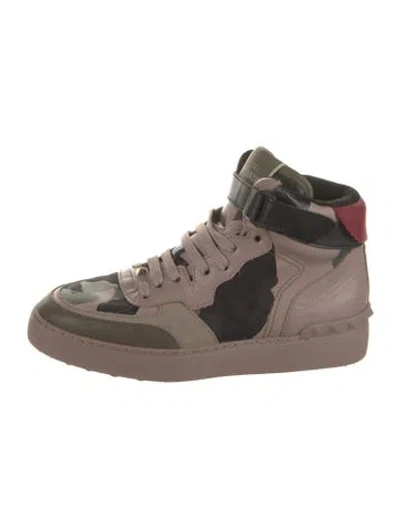 Pre-owned Valentino Garavani Rockstud Accents Leather Wedge Sneakers In Pink