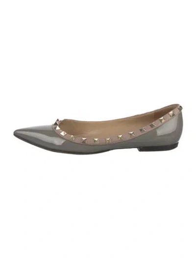 Pre-owned Valentino Garavani Rockstud Accents Patent Leather Ballet Flats In Grey