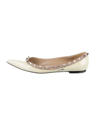 Pre-owned Valentino Garavani Rockstud Accents Patent Leather Ballet Flats In Neutral