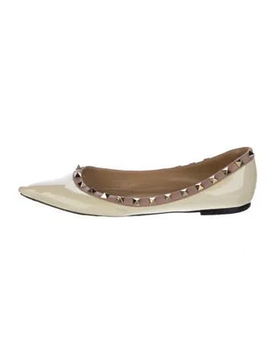 Pre-owned Valentino Garavani Rockstud Accents Patent Leather Ballet Flats In Neutral