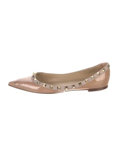 Pre-owned Valentino Garavani Rockstud Accents Patent Leather Ballet Flats In Neutral