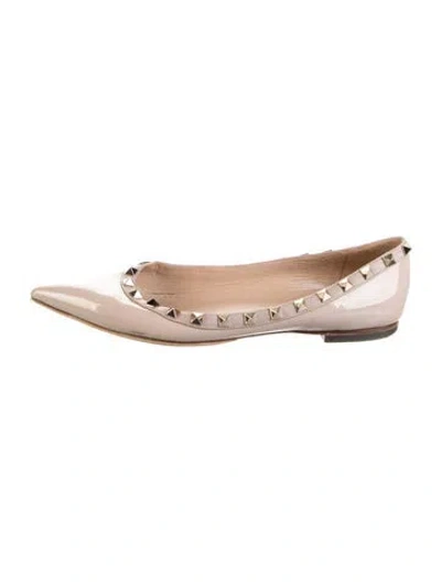 Pre-owned Valentino Garavani Rockstud Accents Patent Leather Ballet Flats In Neutral