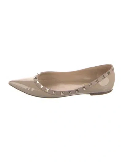 Pre-owned Valentino Garavani Rockstud Accents Patent Leather Ballet Flats In Neutral