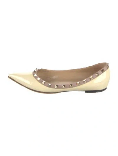 Pre-owned Valentino Garavani Rockstud Accents Patent Leather Ballet Flats In Neutral