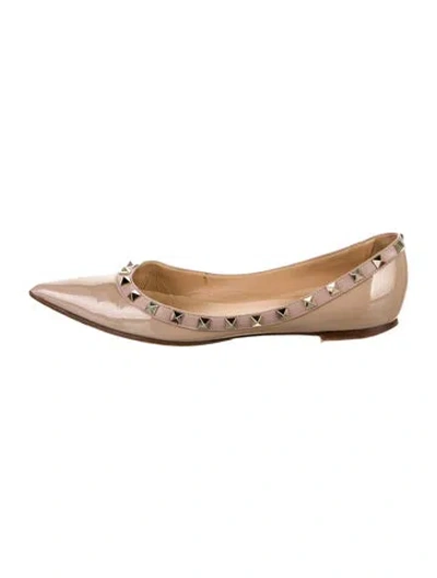Pre-owned Valentino Garavani Rockstud Accents Patent Leather Ballet Flats In Neutral