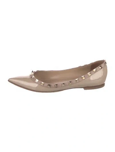 Pre-owned Valentino Garavani Rockstud Accents Patent Leather Ballet Flats In Neutral