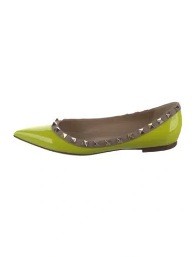 Pre-owned Valentino Garavani Rockstud Accents Patent Leather Ballet Flats In Yellow