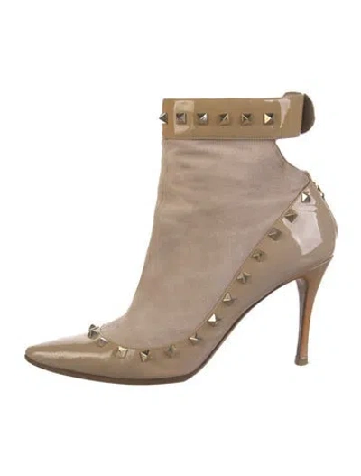 Pre-owned Valentino Garavani Rockstud Accents Patent Leather Boots In Neutral
