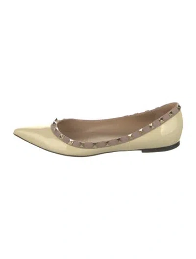 Pre-owned Valentino Garavani Rockstud Accents Patent Leather Flats In Neutral