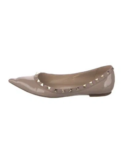 Pre-owned Valentino Garavani Rockstud Accents Patent Leather Flats In Neutral