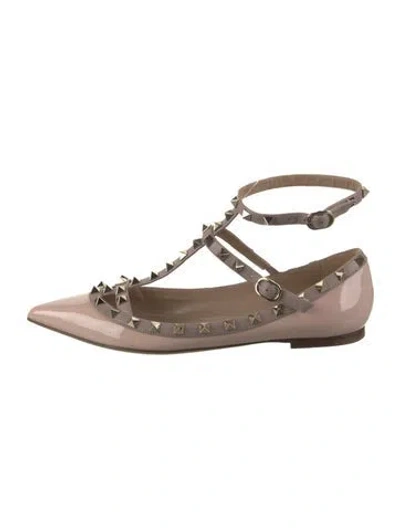 Pre-owned Valentino Garavani Rockstud Accents Patent Leather Flats In Neutrals