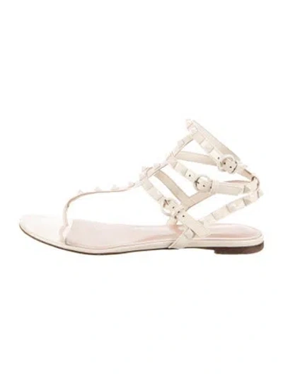 Pre-owned Valentino Garavani Rockstud Accents Patent Leather Gladiator Sandals In Neutrals