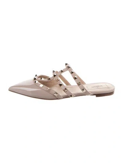 Pre-owned Valentino Garavani Rockstud Accents Patent Leather Mules In Neutral