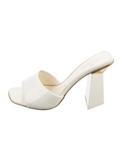 Pre-owned Valentino Garavani Rockstud Accents Patent Leather Slides In Neutral