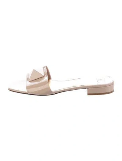 Pre-owned Valentino Garavani Rockstud Accents Patent Leather Slides In Neutrals