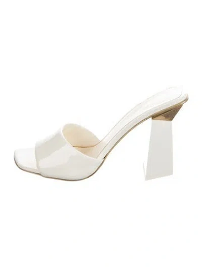 Pre-owned Valentino Garavani Rockstud Accents Patent Leather Slides In Neutrals
