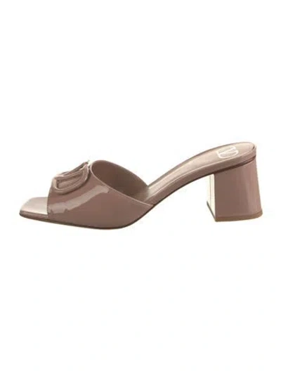 Pre-owned Valentino Garavani Rockstud Accents Patent Leather Slides W/ Tags In Brown