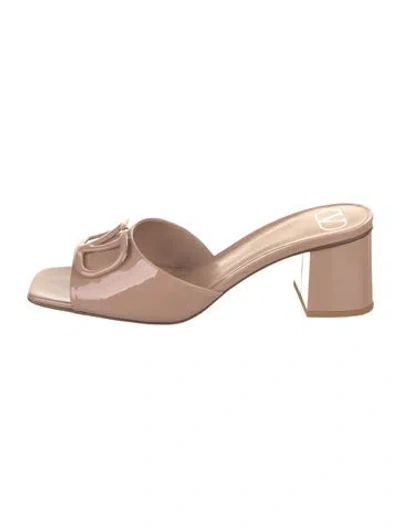 Pre-owned Valentino Garavani Rockstud Accents Patent Leather Slides W/ Tags In Neutrals
