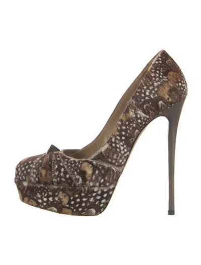 Pre-owned Valentino Garavani Rockstud Accents Ponyhair Pumps In Brown