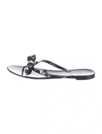 Pre-owned Valentino Garavani Rockstud Accents Rubber Flip Flops In Black