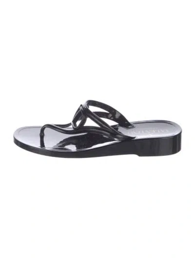 Pre-owned Valentino Garavani Rockstud Accents Rubber Flip Flops In Black