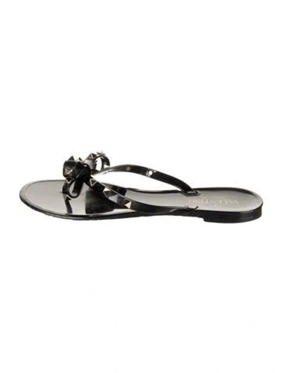 Pre-owned Valentino Garavani Rockstud Accents Rubber Flip Flops In Black