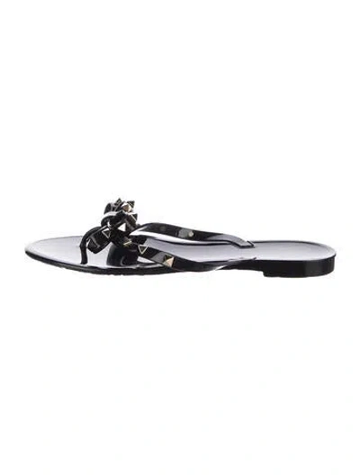 Pre-owned Valentino Garavani Rockstud Accents Rubber Flip Flops In Black