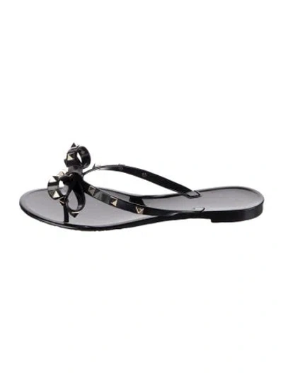 Pre-owned Valentino Garavani Rockstud Accents Rubber Flip Flops In Black