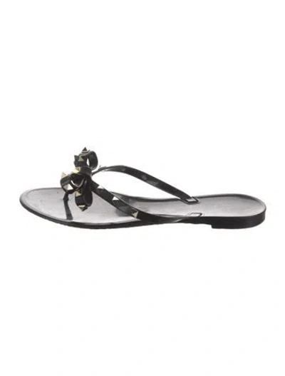 Pre-owned Valentino Garavani Rockstud Accents Rubber Flip Flops In Black