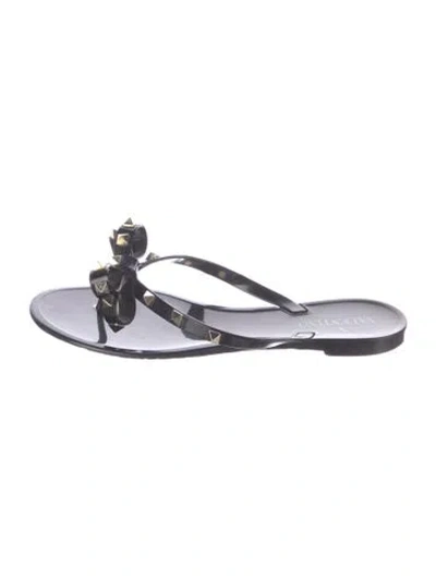 Pre-owned Valentino Garavani Rockstud Accents Rubber Flip Flops In Black