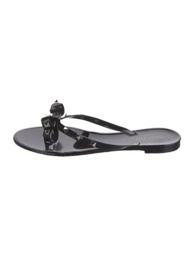 Pre-owned Valentino Garavani Rockstud Accents Rubber Flip Flops In Black