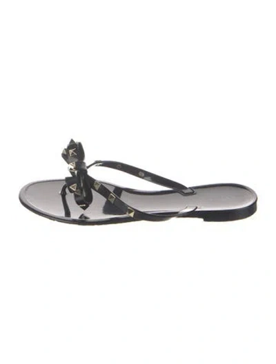 Pre-owned Valentino Garavani Rockstud Accents Rubber Flip Flops In Black