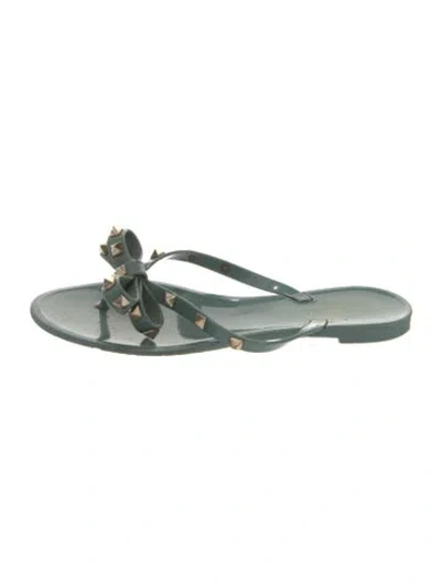Pre-owned Valentino Garavani Rockstud Accents Rubber Flip Flops In Green