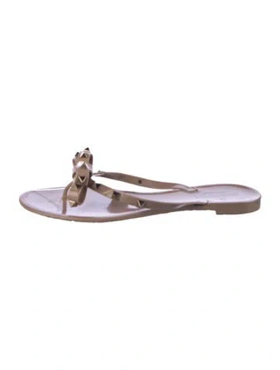 Pre-owned Valentino Garavani Rockstud Accents Rubber Flip Flops In Neutrals