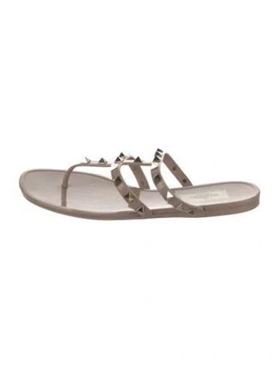 Pre-owned Valentino Garavani Rockstud Accents Rubber Flip Flops In Neutrals