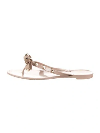 Pre-owned Valentino Garavani Rockstud Accents Rubber Flip Flops In Neutrals
