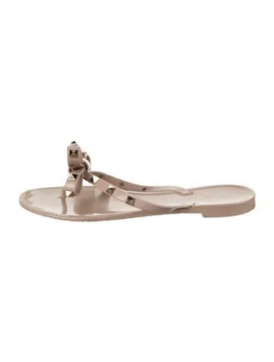 Pre-owned Valentino Garavani Rockstud Accents Rubber Flip Flops In Neutrals