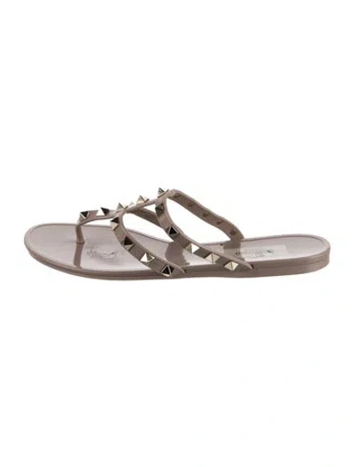 Pre-owned Valentino Garavani Rockstud Accents Rubber Flip Flops In Neutrals