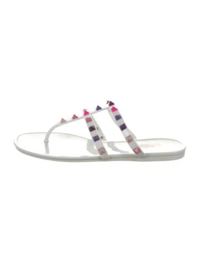 Pre-owned Valentino Garavani Rockstud Accents Rubber Flip Flops In White