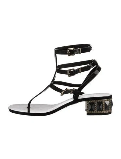 Pre-owned Valentino Garavani Rockstud Accents Rubber Gladiator Sandals In Black